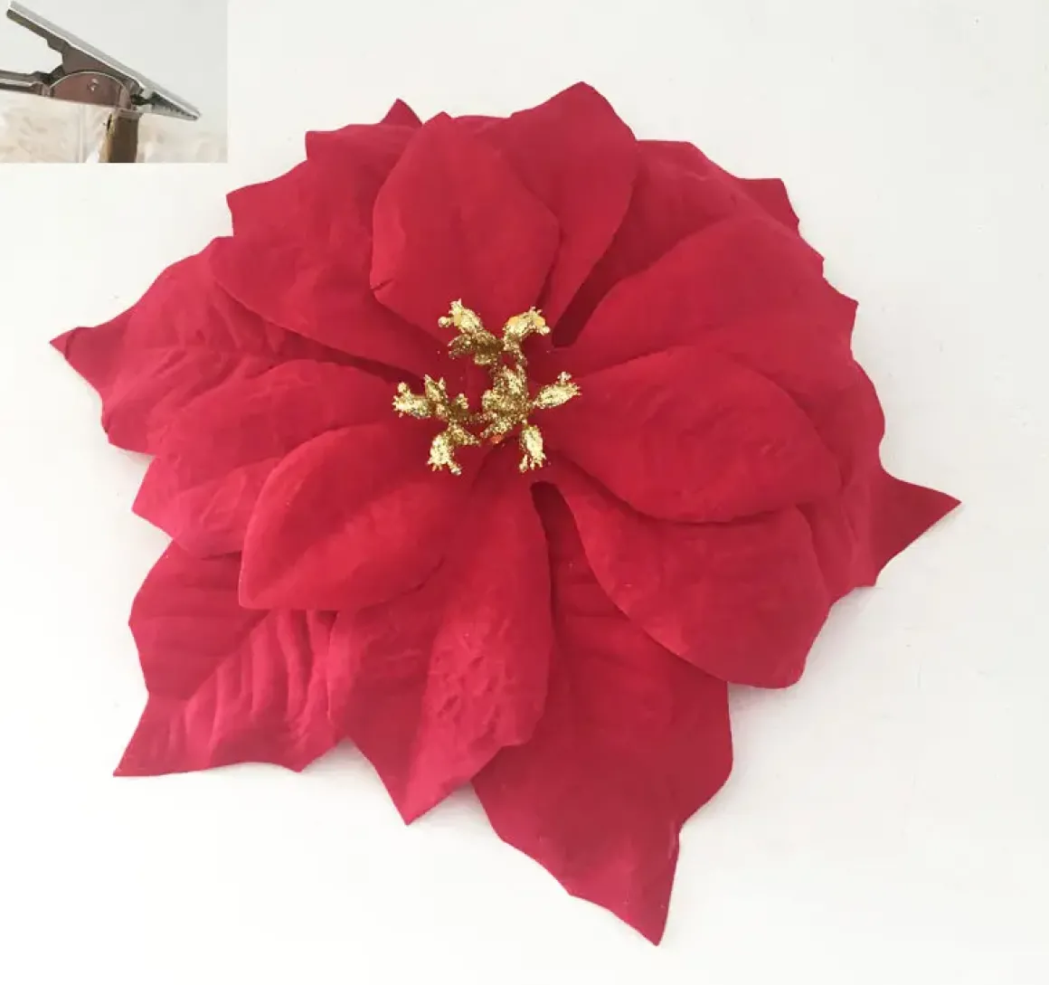 CLIP POINSETTIA VELOURS COEUR PAILLETE OR D.26CM ROUGE