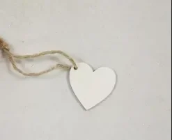 COEUR BOIS AVEC CORDELETTE X6 PIECES BLANC