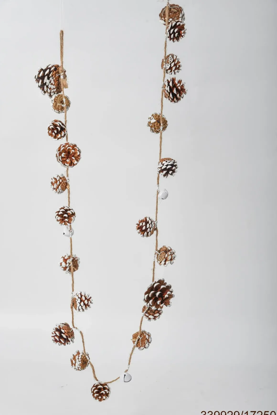 GUIRLANDE POMME PIN 160CM EFFET NEIGE ET GRELOT