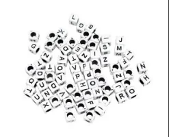 PERLES ACRYLIQUES LETTRES CARREES NOIR BLANC 0.6 CM