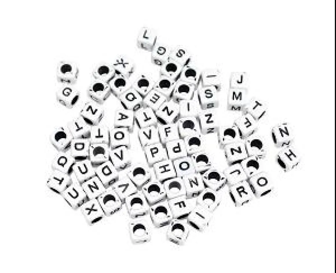 PERLES ACRYLIQUES LETTRES CARREES NOIR BLANC 0.6 CM